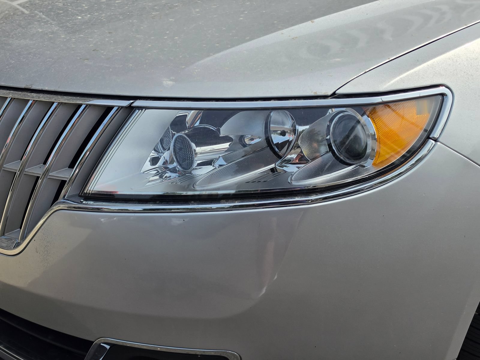 Used 2012 Lincoln MKZ FWD image 3