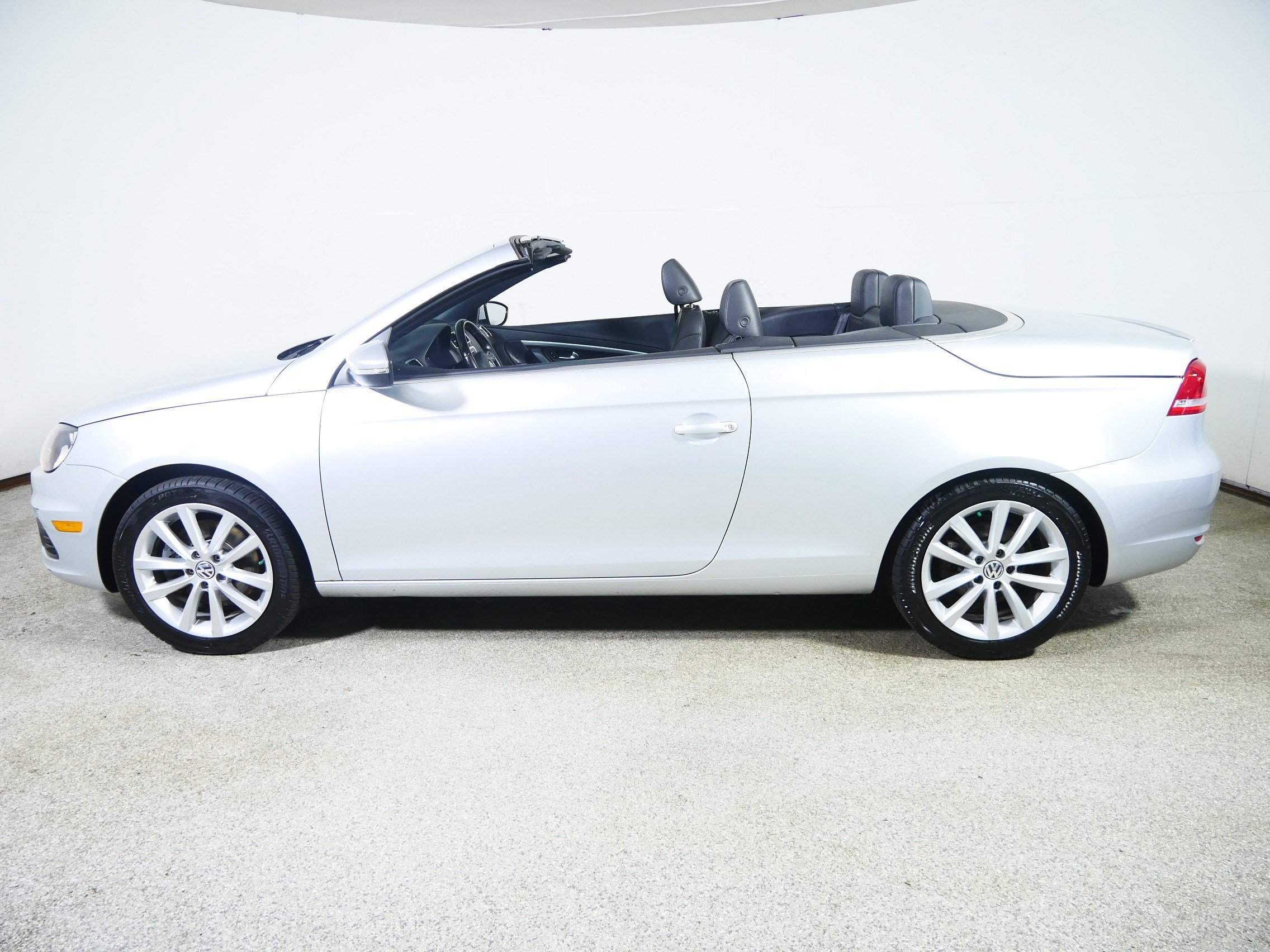 Used 2013 Volkswagen Eos Komfort FWD image 4