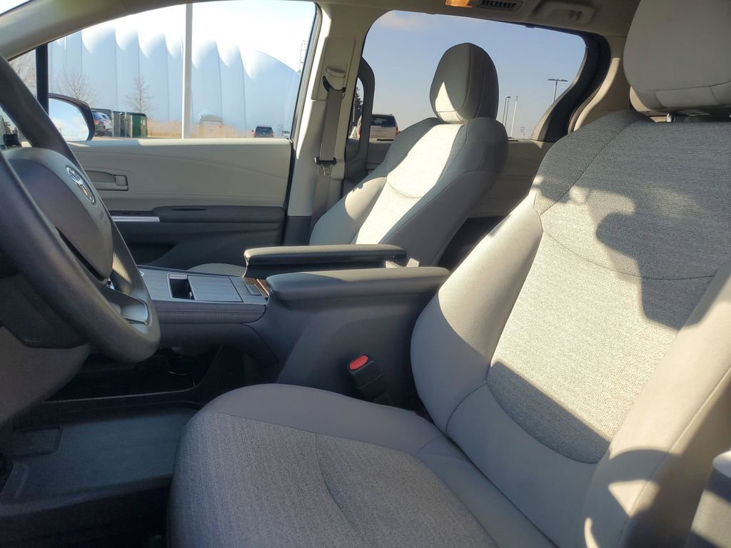 Used 2023 Toyota Sienna LE image 10