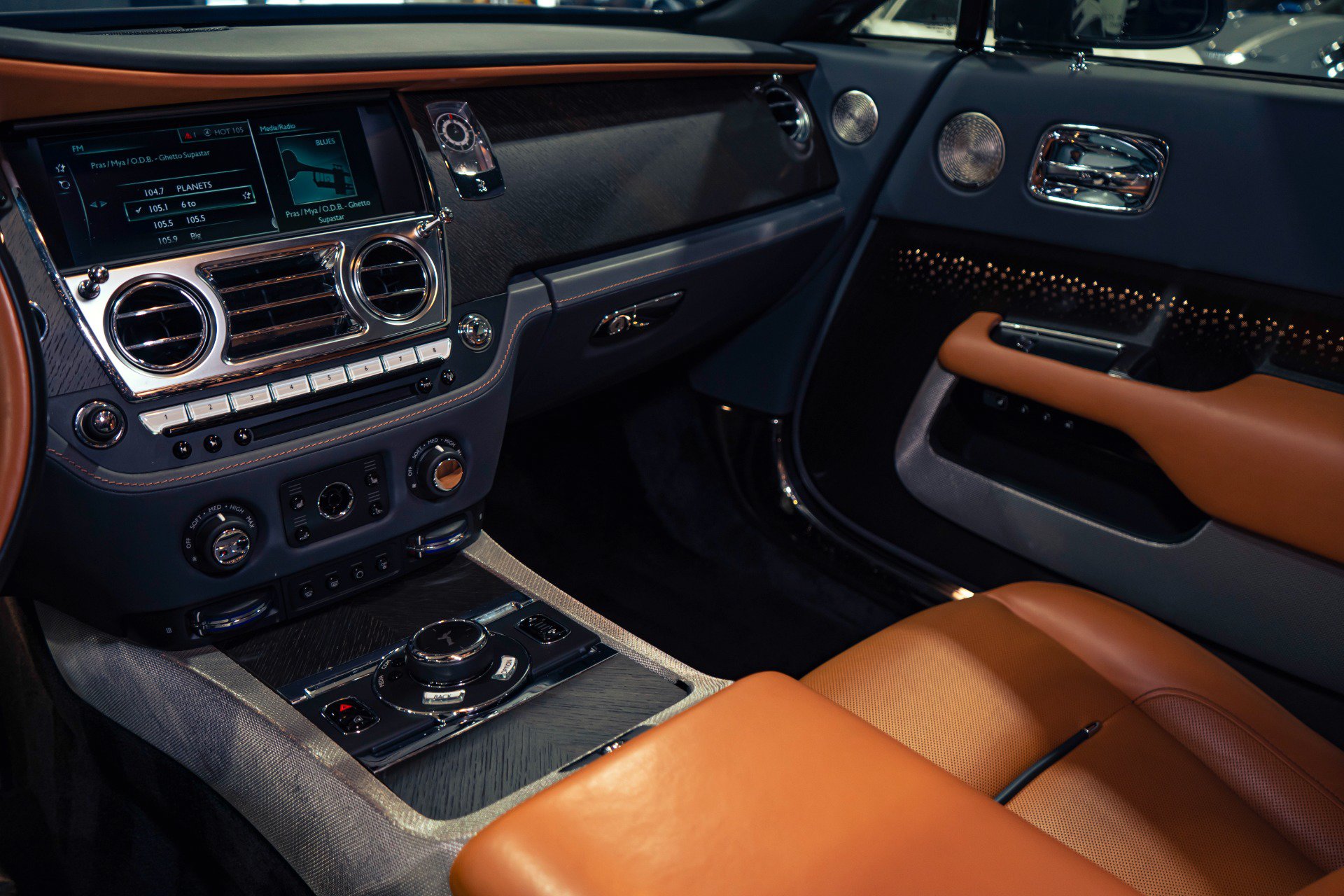Used 2018 Rolls-Royce Wraith RWD image 38