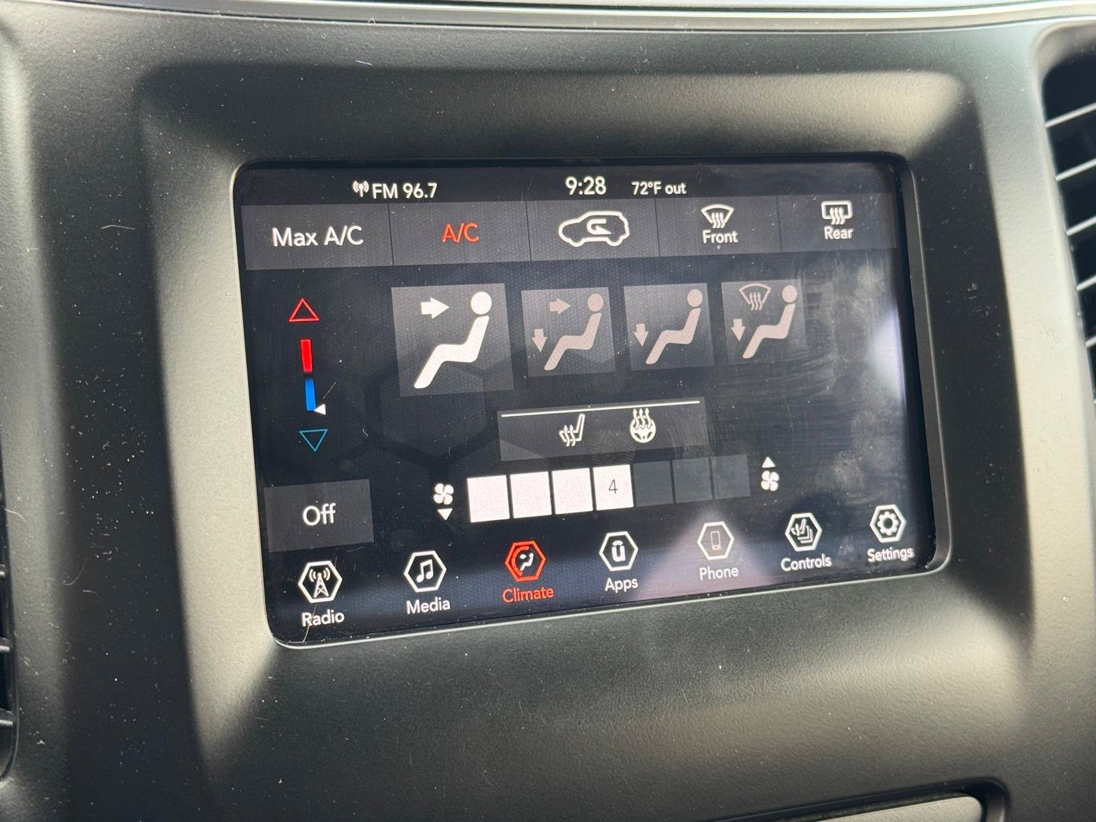 Used 2019 Jeep Cherokee Latitude Plus w/ Cold Weather Group AWD/4WD image 19