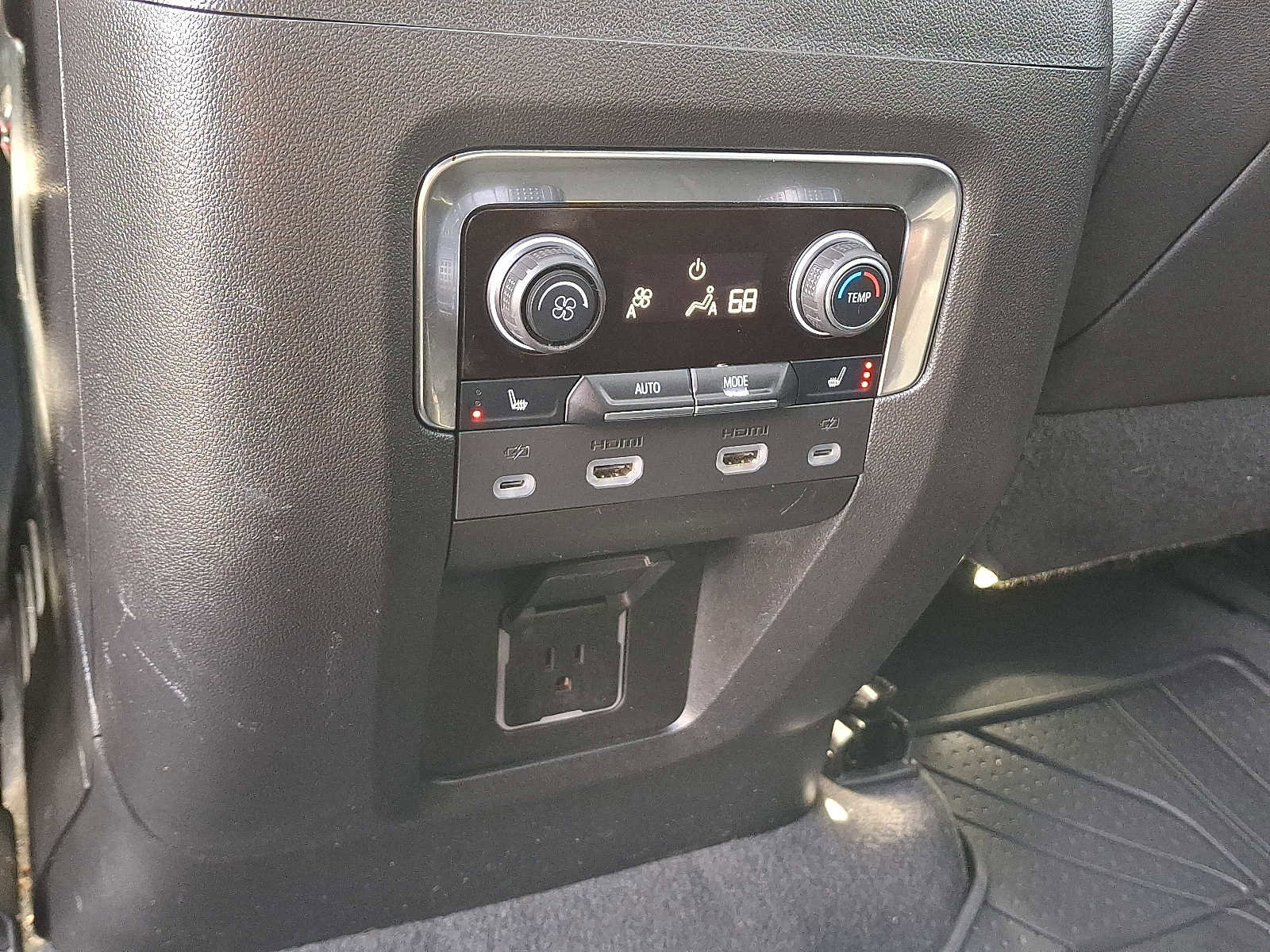 Used 2022 Chevrolet Suburban RST w/ Luxury Package image 13