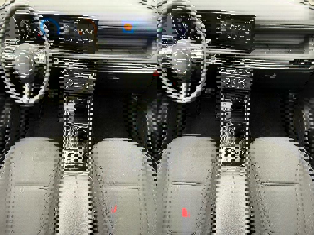 Used 2025 Hyundai Tucson SE image 16