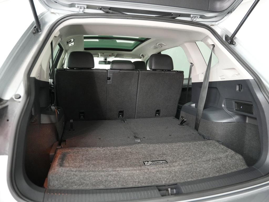 Used 2020 Volkswagen Tiguan SE FWD image 35