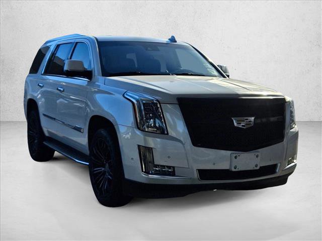 Used 2017 Cadillac Escalade Luxury image 3