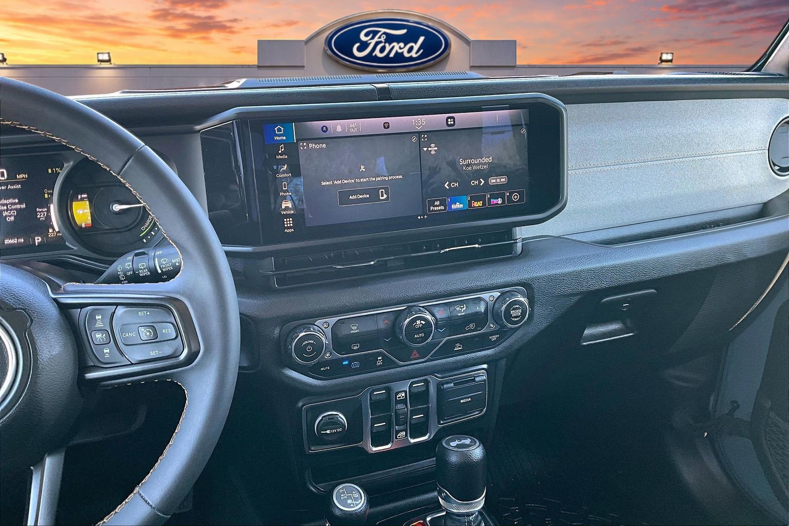 Used 2024 Jeep Wrangler Unlimited AWD/4WD image 6