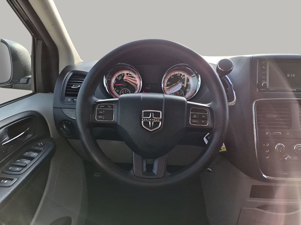 Used 2018 Dodge Grand Caravan SE w/ UConnect Hands-Free Group image 22