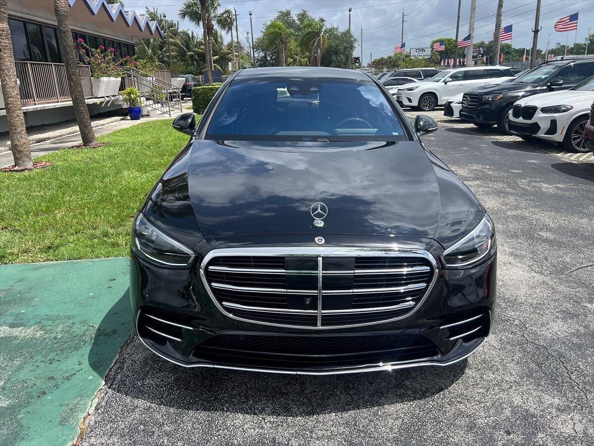 Used 2024 Mercedes-Benz S 580 4MATIC Sedan image 3
