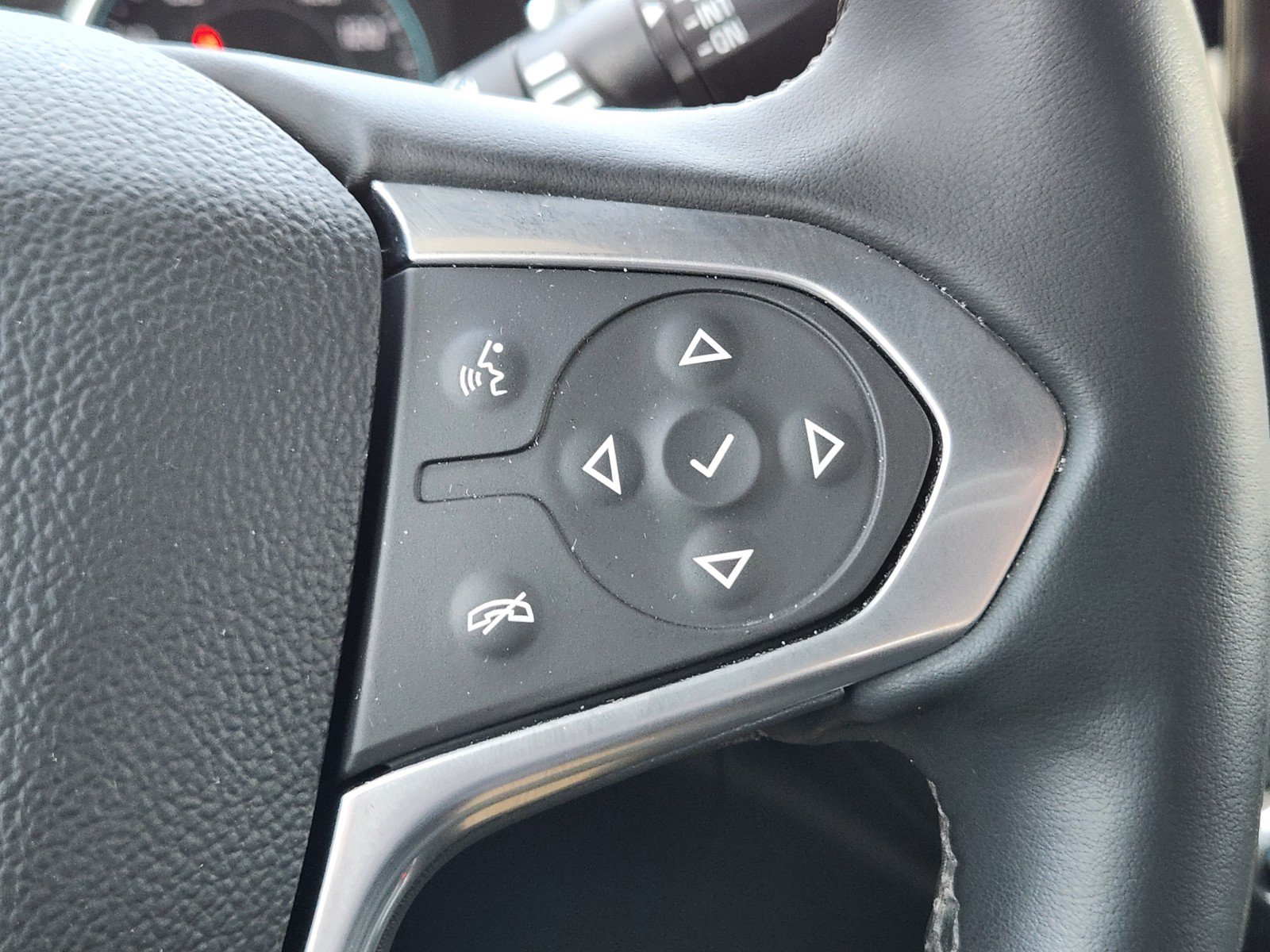 Used 2023 Chevrolet Traverse LT FWD image 23