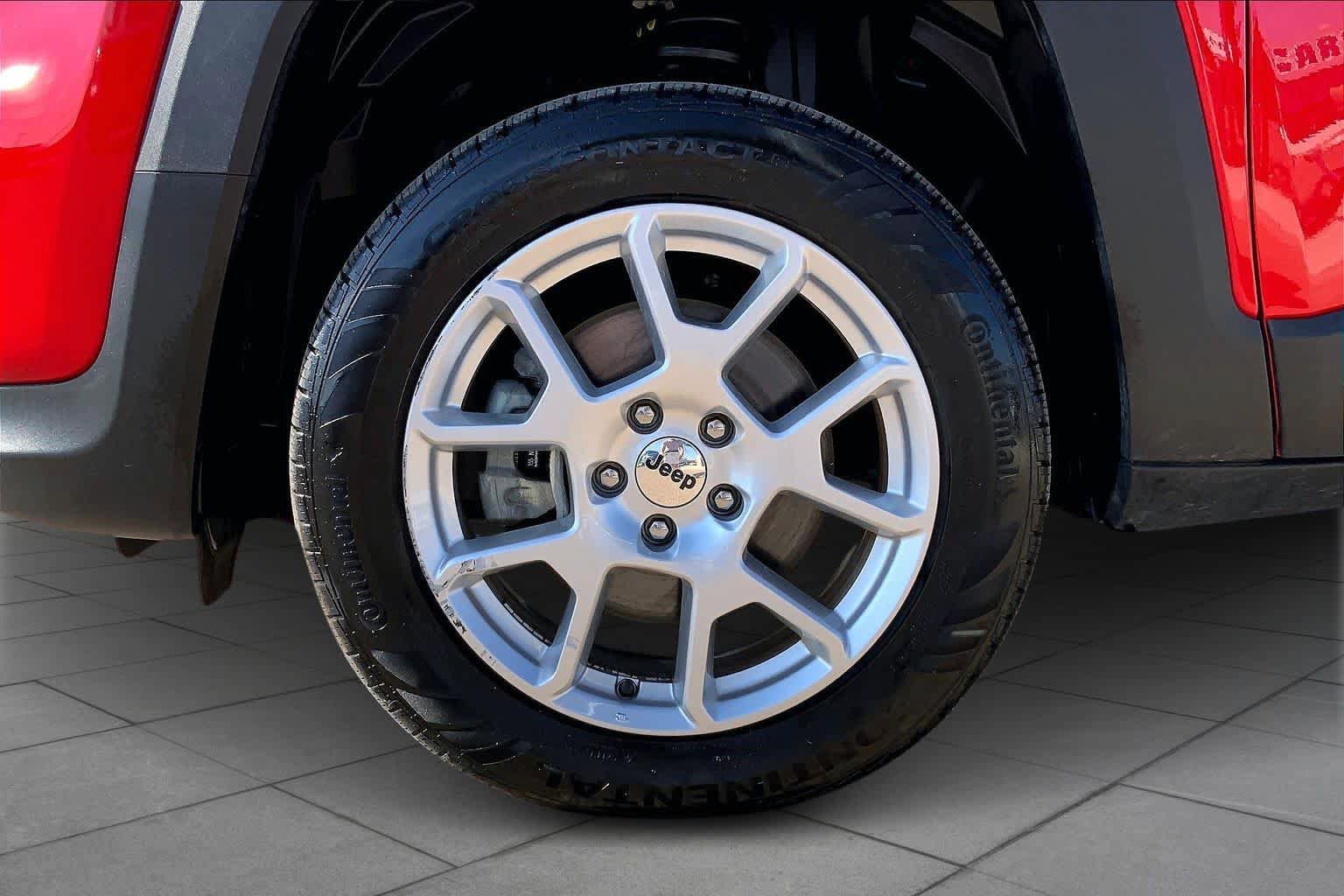 Used 2023 Jeep Renegade Latitude w/ Premium Group image 19