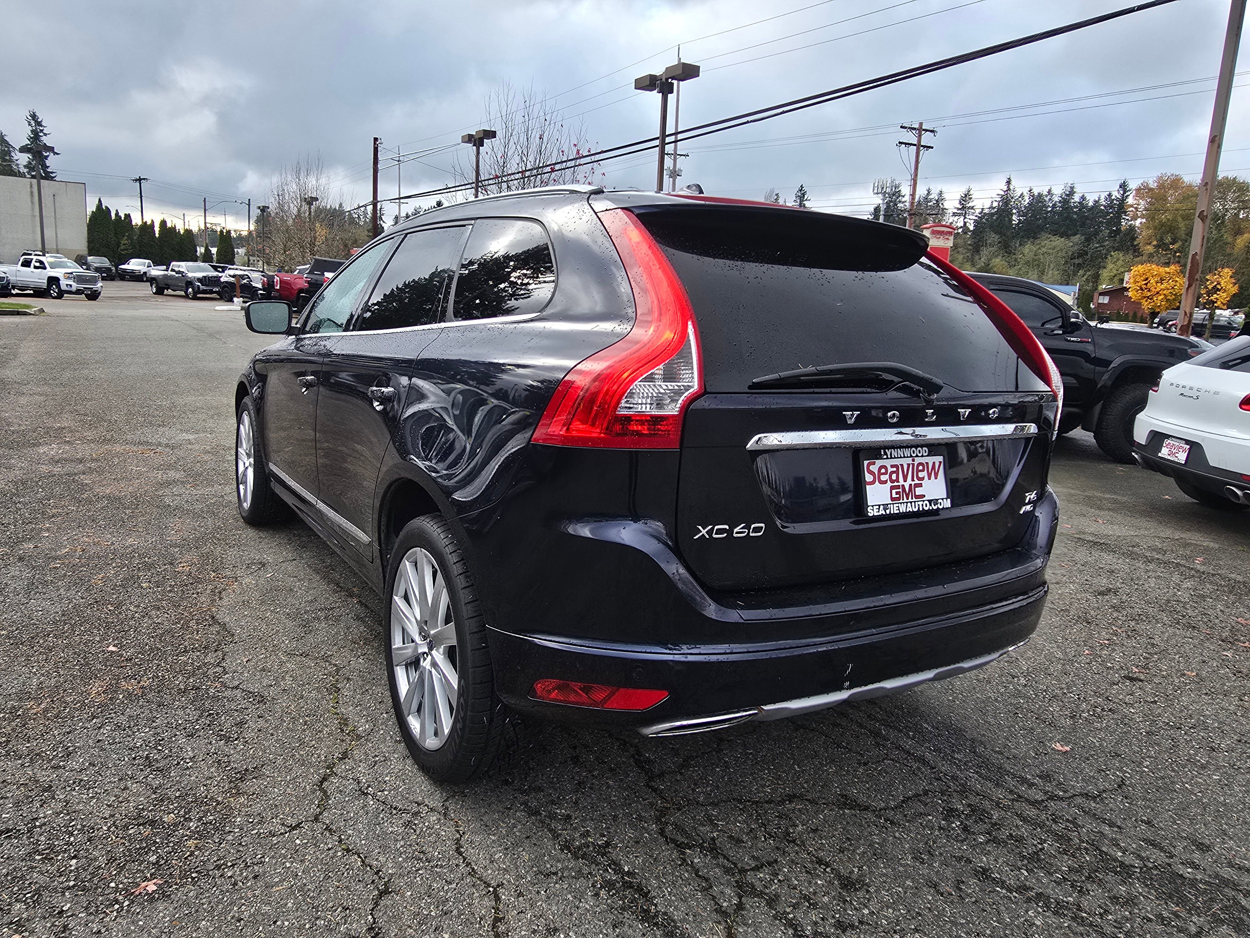Used 2017 Volvo XC60 T6 Inscription w/ Preferred Option Package image 5