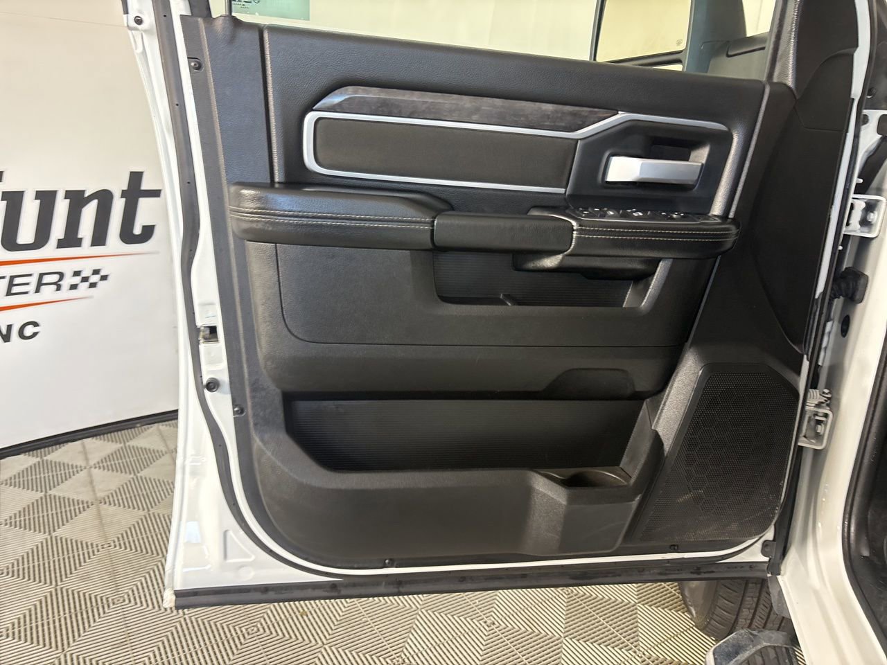 Used 2024 RAM 3500 Big Horn image 8