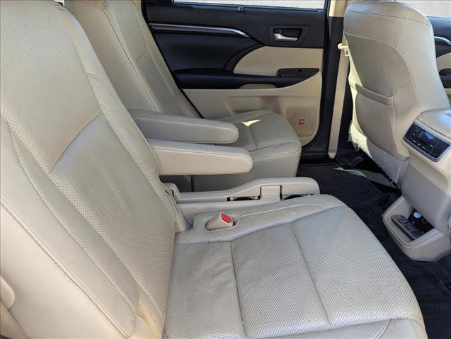 Used 2014 Toyota Highlander Limited w/ Driver Technology Package image 29
