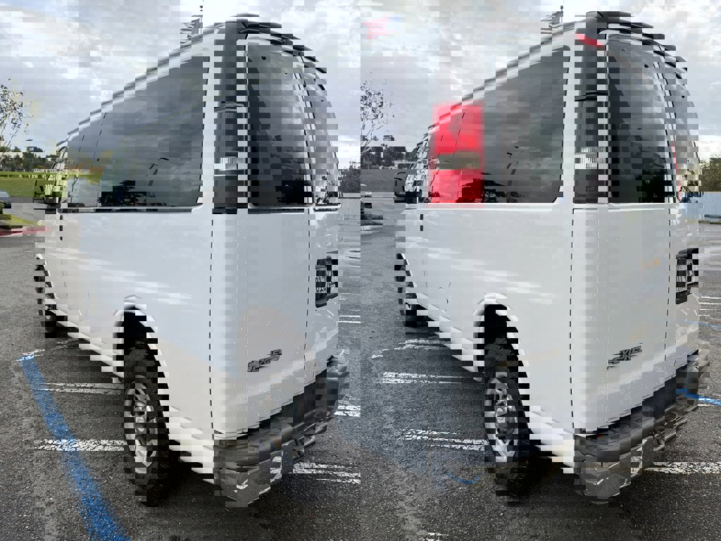 Used 2017 Chevrolet Express 3500 LT w/ LT Preferred Equipment Group image 8