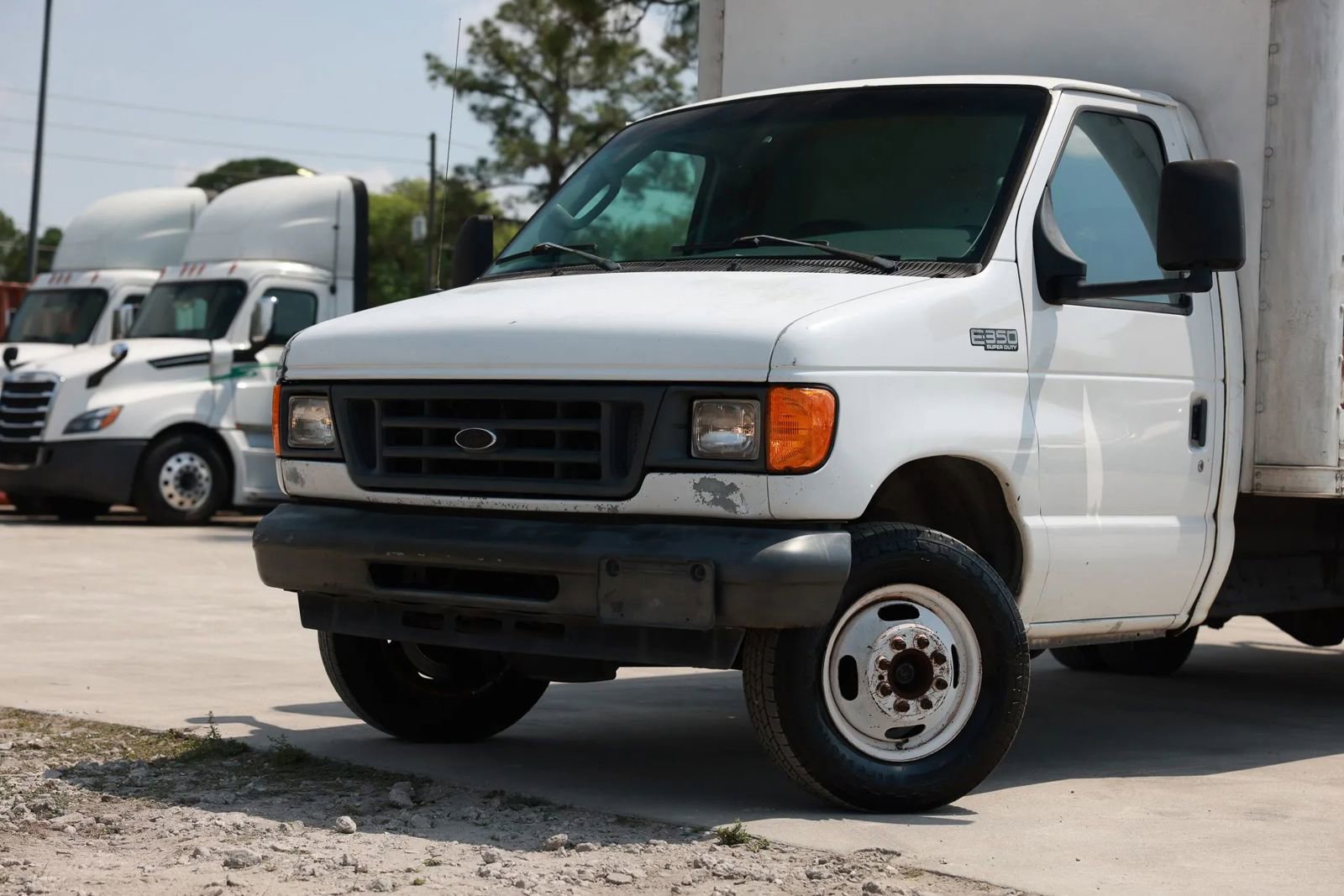 Used 2005 Ford E-350 and Econoline 350 Super Duty image 23