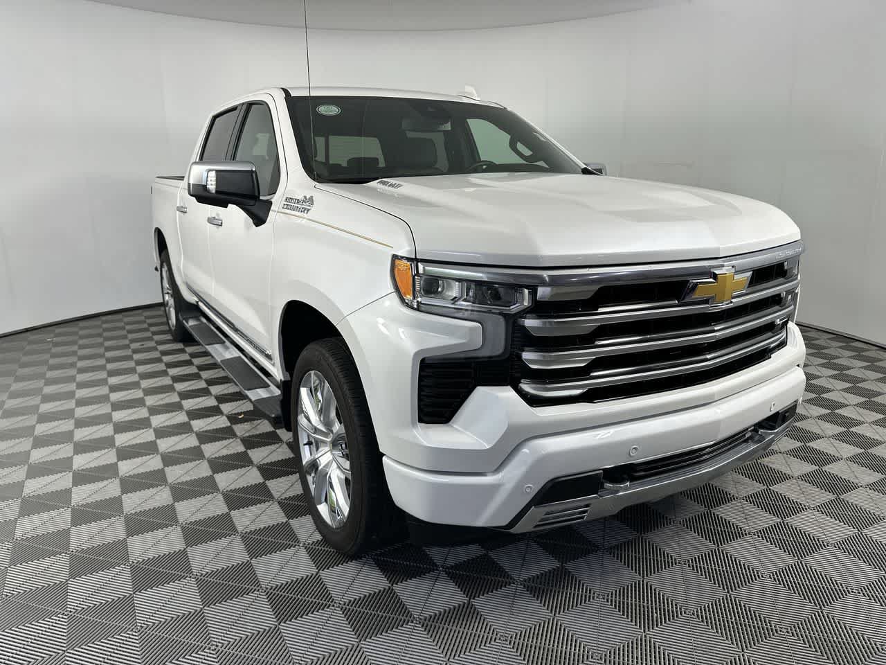 Used 2024 Chevrolet Silverado 1500 High Country AWD/4WD image 14