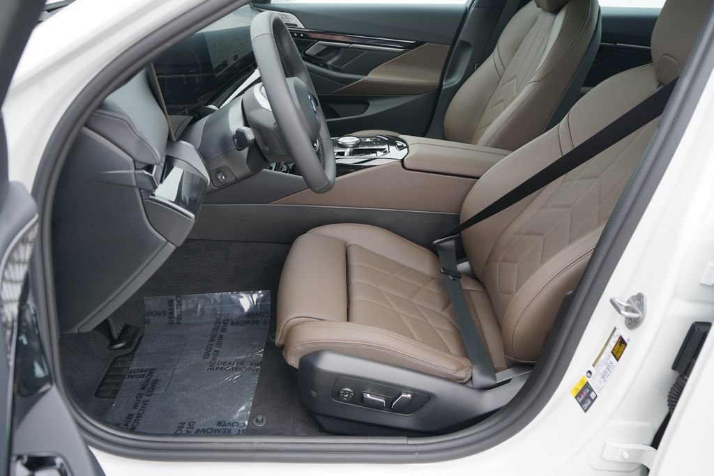 Used 2026 BMW i5 eDrive40 w/ Premium Package image 11