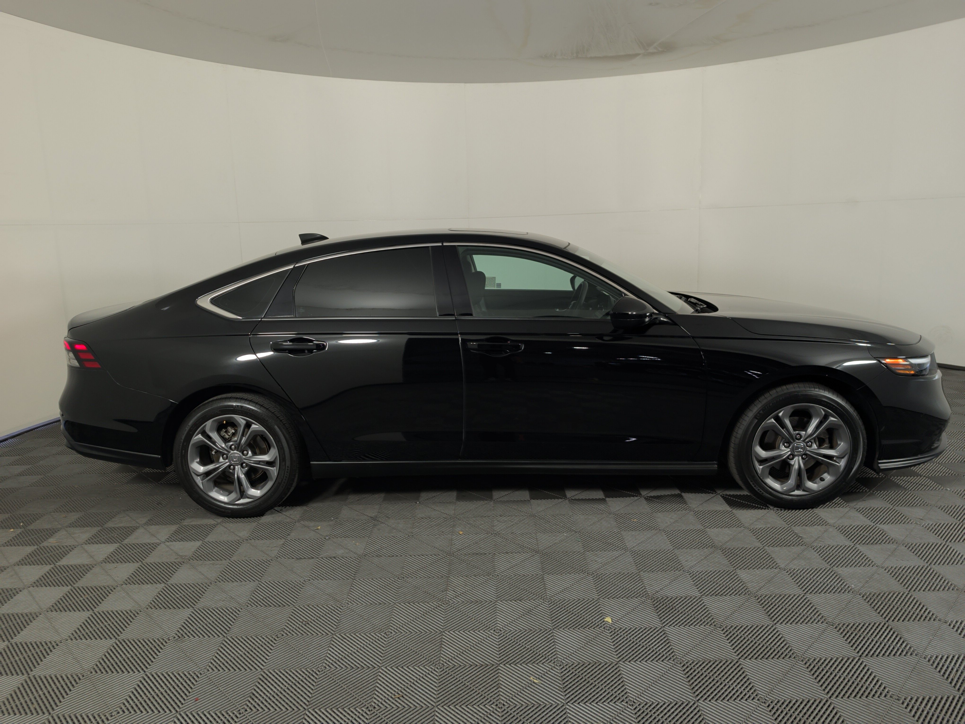 Certified 2024 Honda Accord EX image 3
