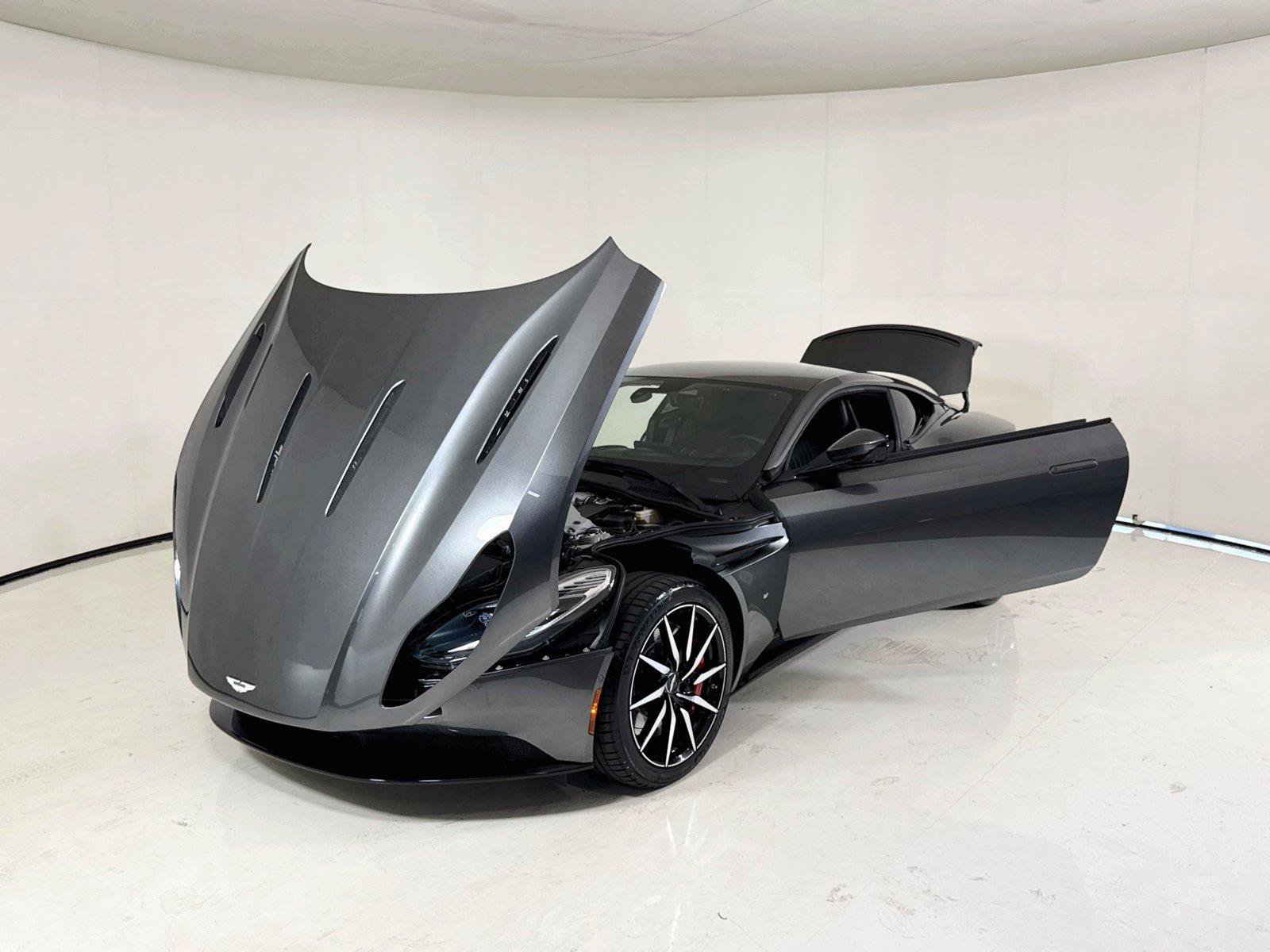 Used 2017 Aston Martin DB11 V12 RWD image 38