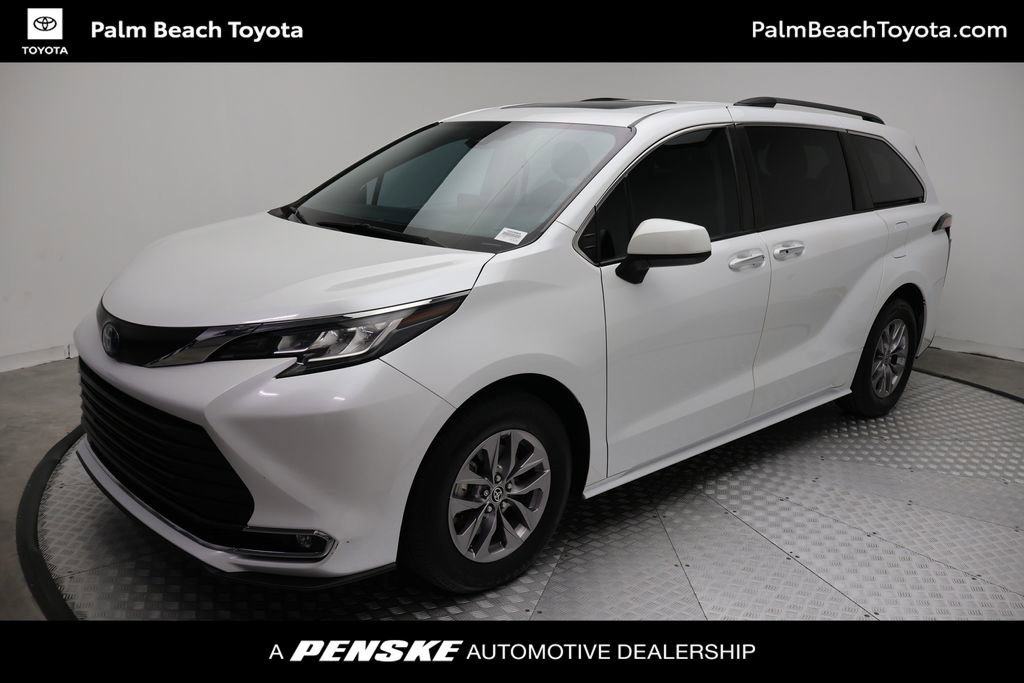 Used 2022 Toyota Sienna XLE