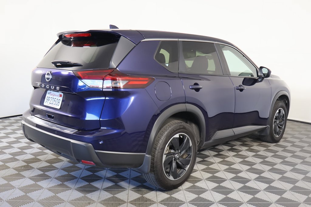 Used 2025 Nissan Rogue SV FWD image 4