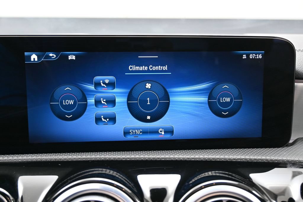 Used 2025 Mercedes-Benz CLA 250 4MATIC image 30