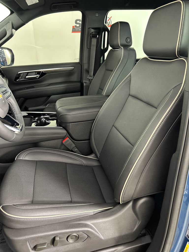 Used 2025 Chevrolet Suburban Premier AWD/4WD image 12