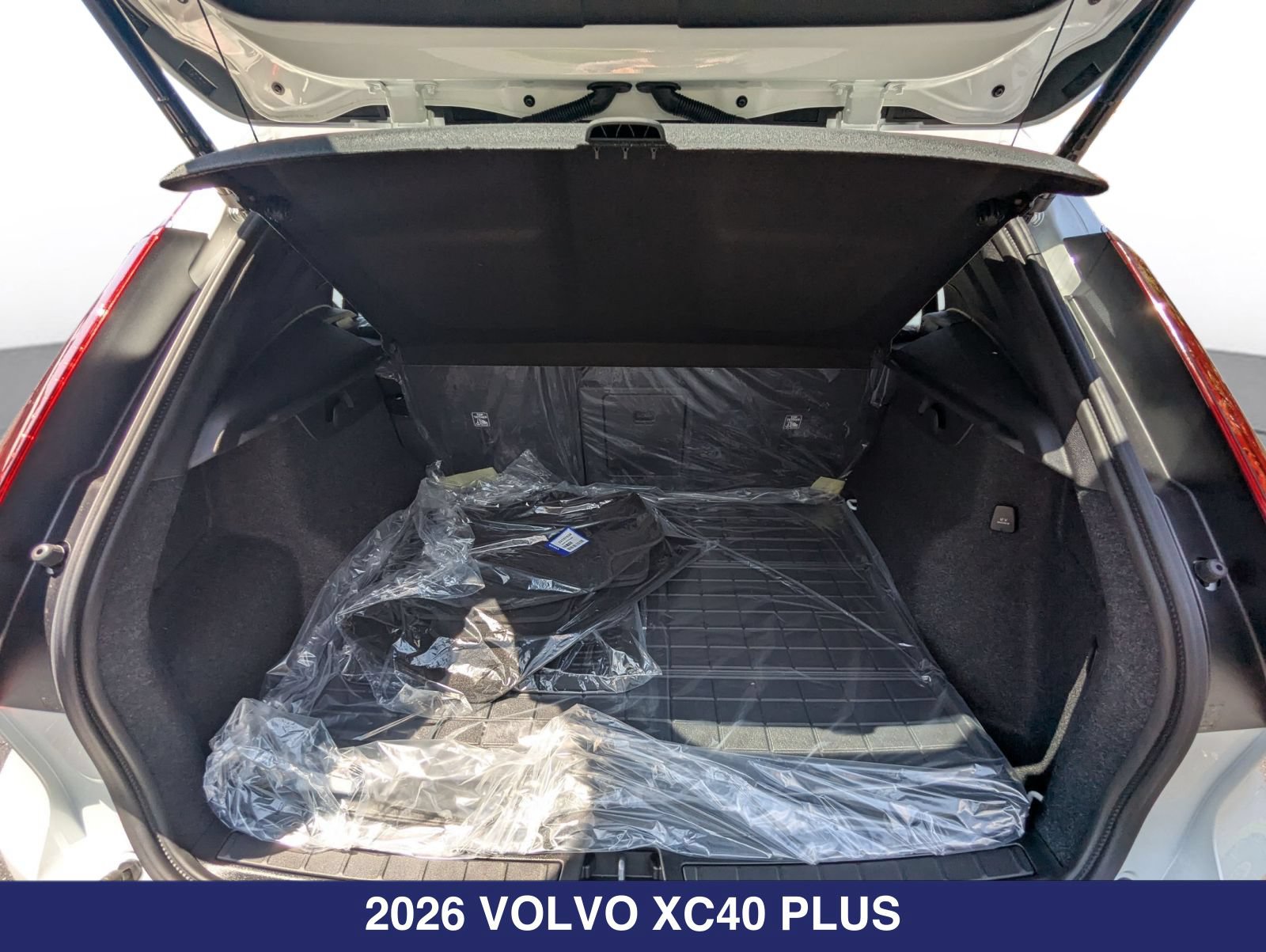 New 2026 Volvo XC40 B5 Plus w/ Protection Package Premier AWD/4WD image 21