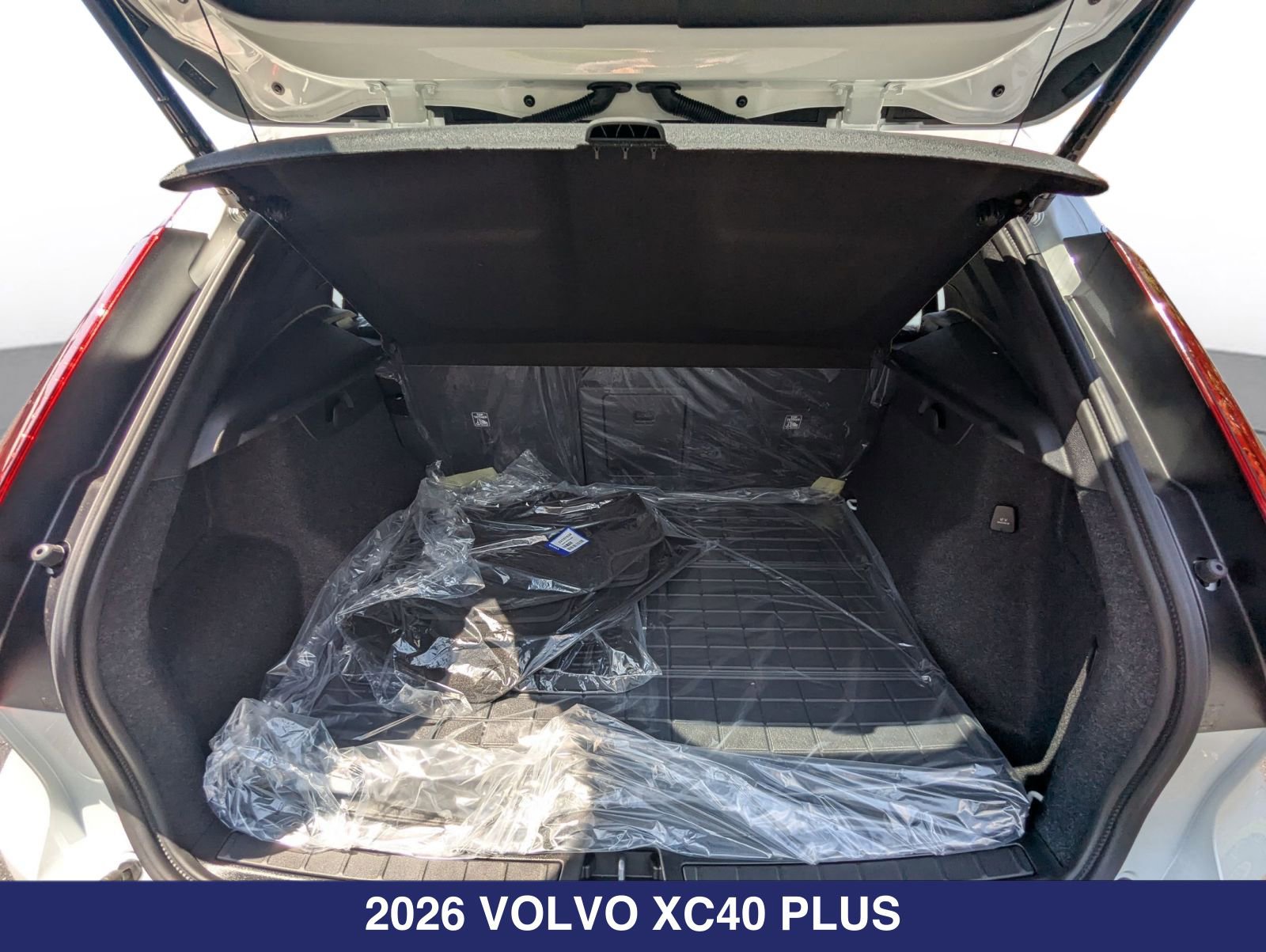 New 2026 Volvo XC40 B5 Plus w/ Protection Package Premier AWD/4WD image 21