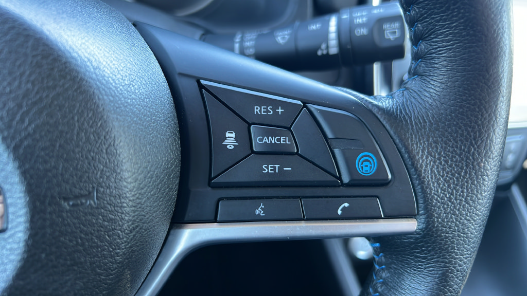 Used 2019 Nissan Leaf SV w/ SV Technology Package FWD image 17