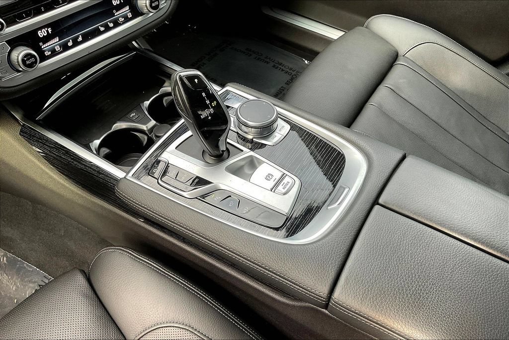 Used 2022 BMW 740i w/ M Sport Package RWD image 8