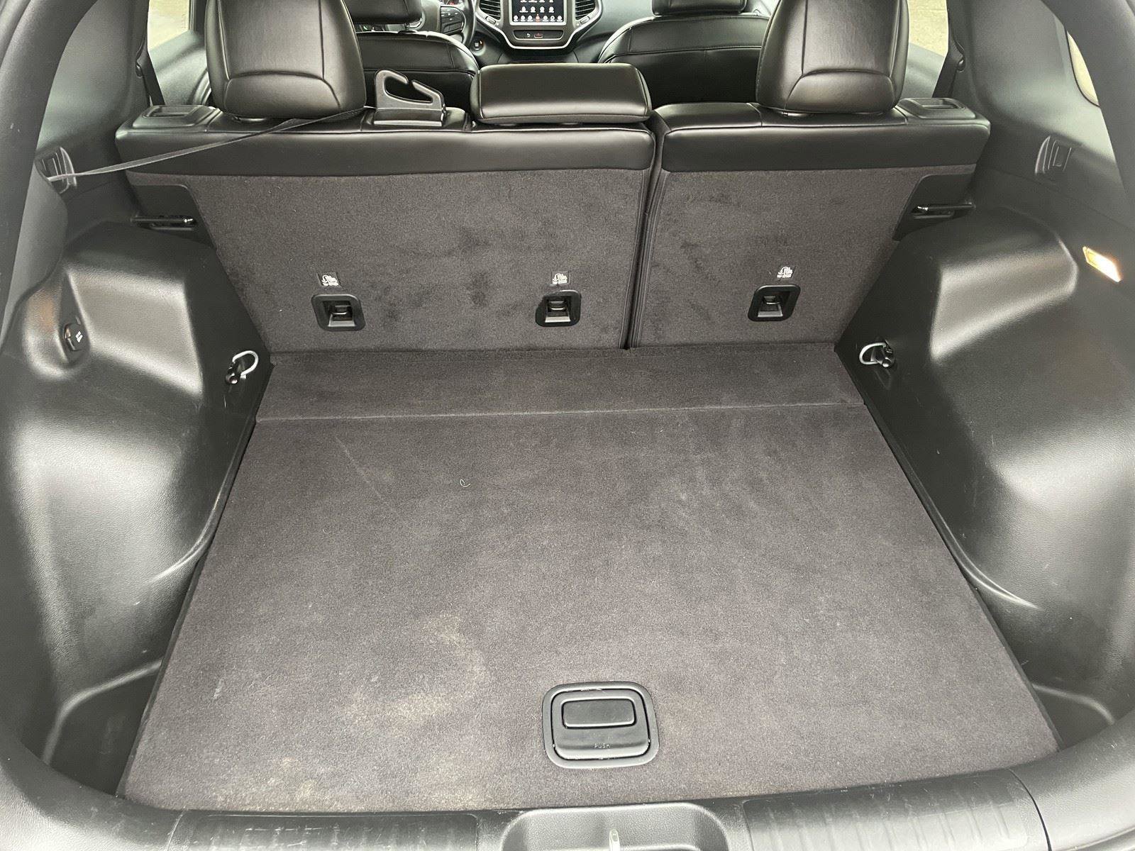 Used 2020 Jeep Cherokee Trailhawk w/ Cold Weather Group image 28