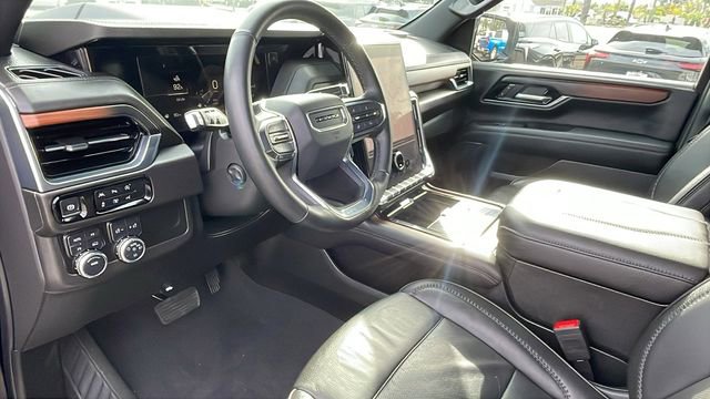 Used 2025 GMC Yukon XL Denali image 10