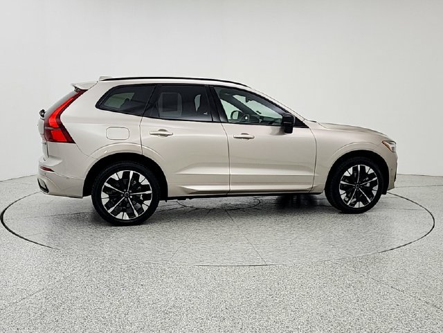 Certified 2026 Volvo XC60 B5 Plus AWD/4WD image 4