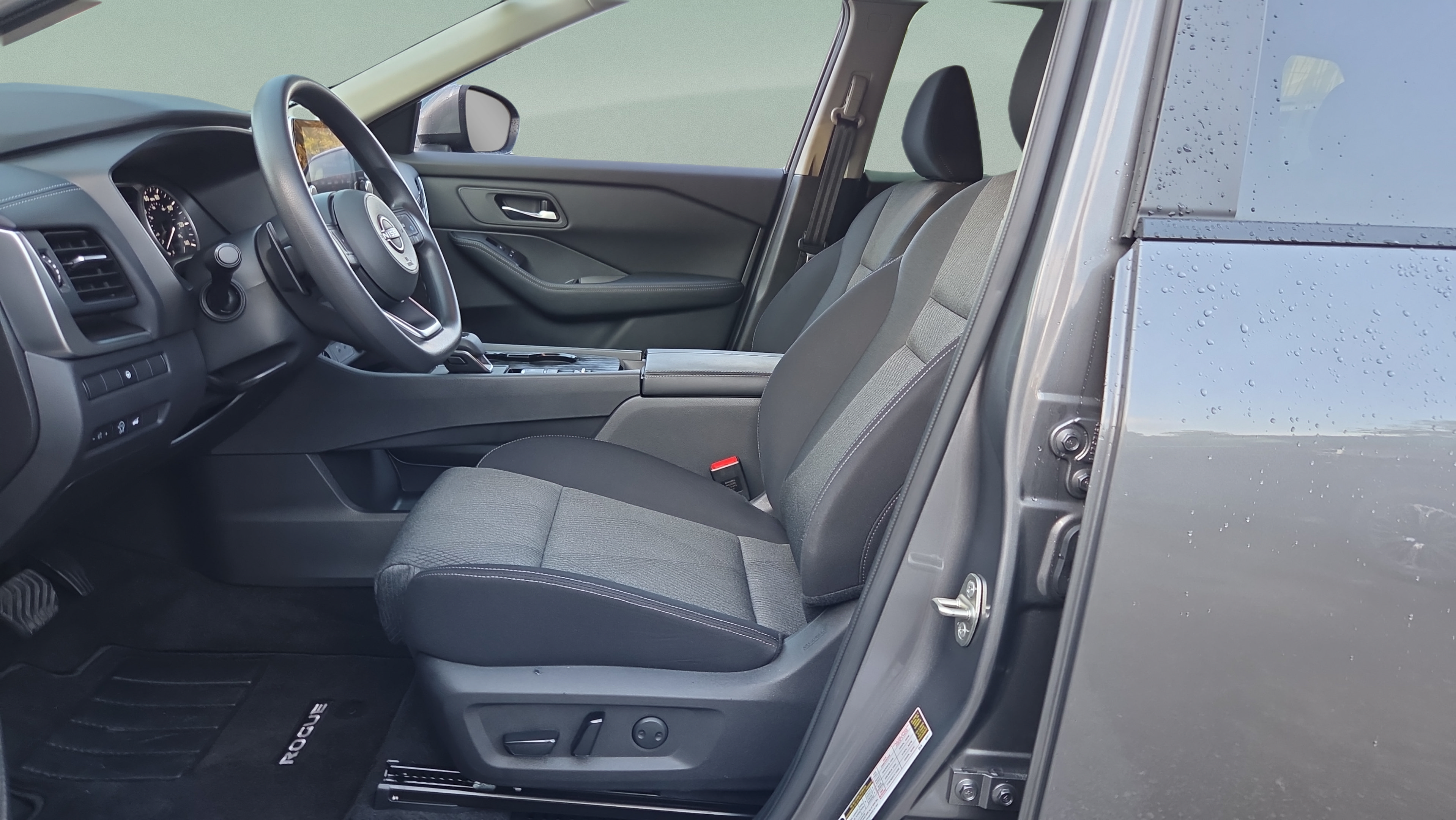 Used 2024 Nissan Rogue SV FWD image 9