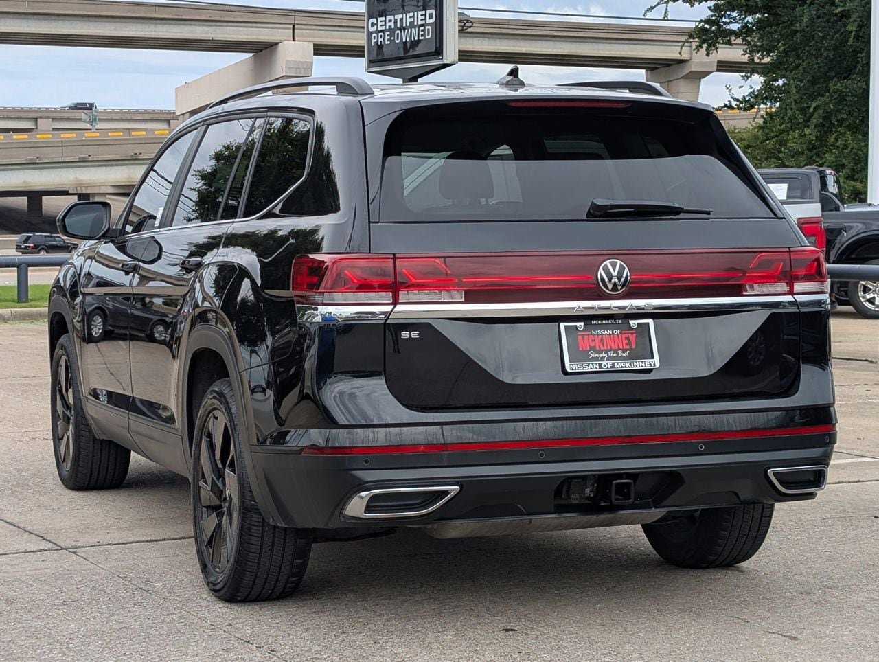 Used 2024 Volkswagen Atlas SE FWD image 4