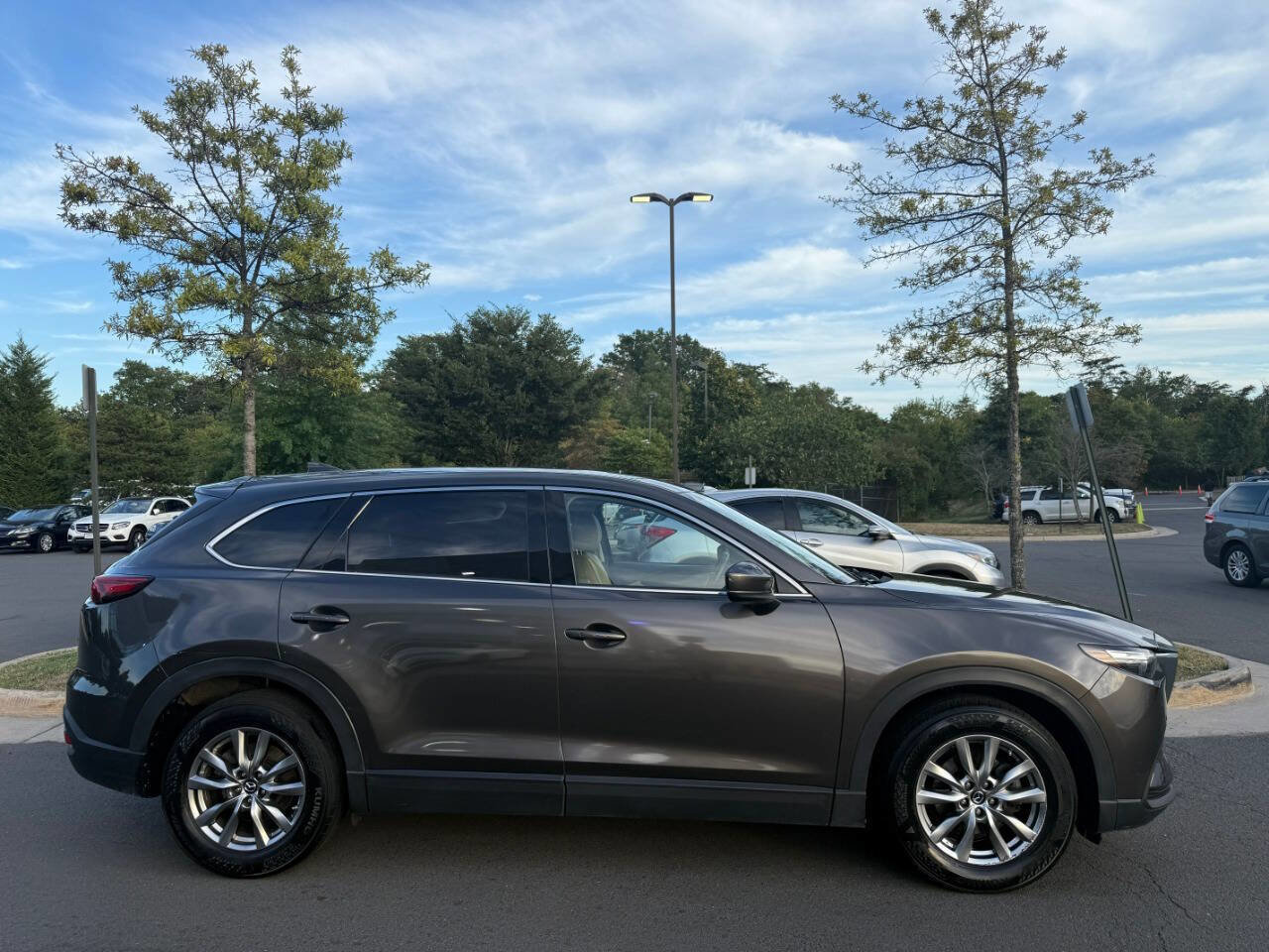 Used 2019 MAZDA CX-9 Touring w/ Touring Premium Package image 5