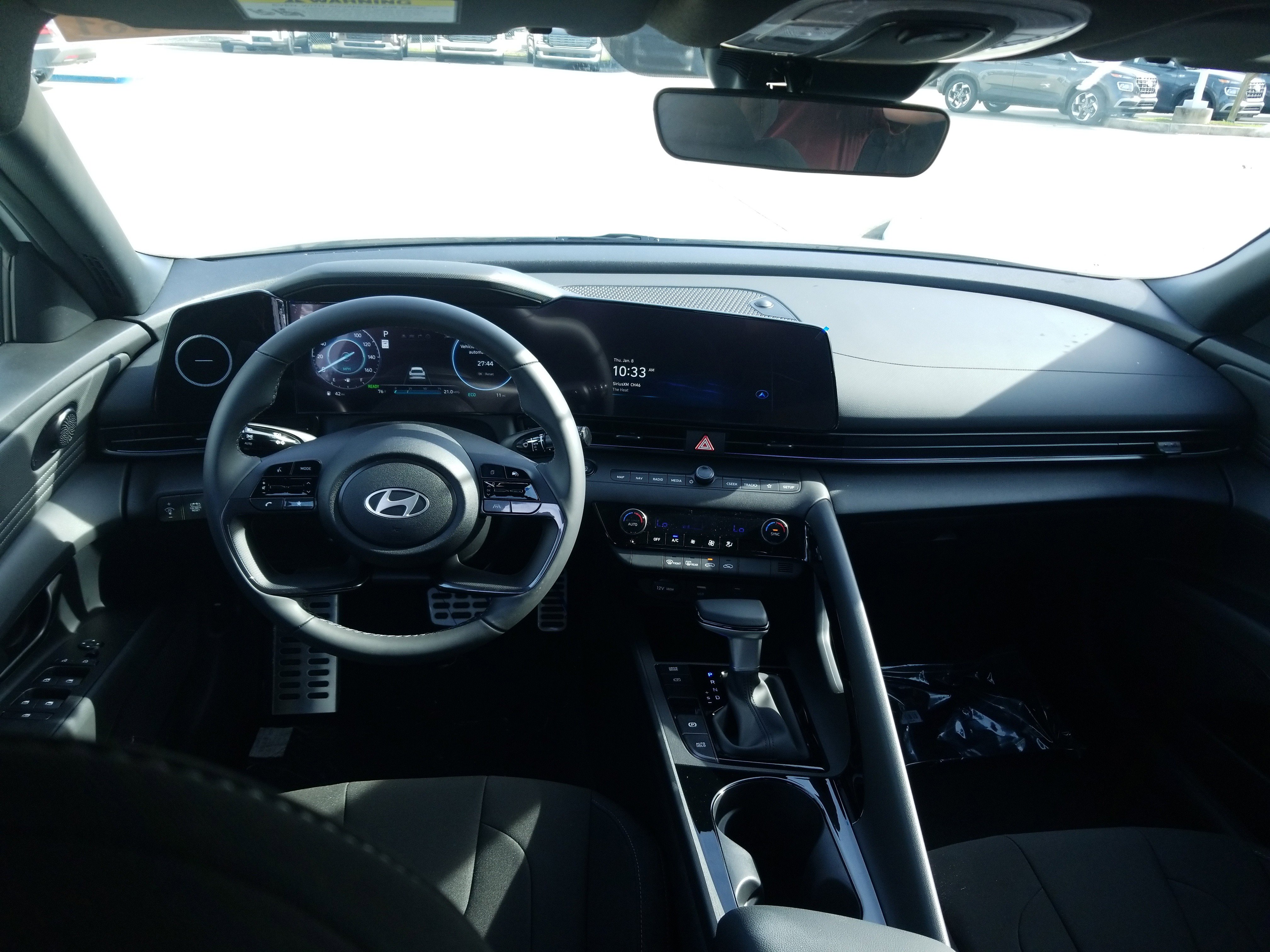 New 2025 Hyundai Elantra SEL image 18