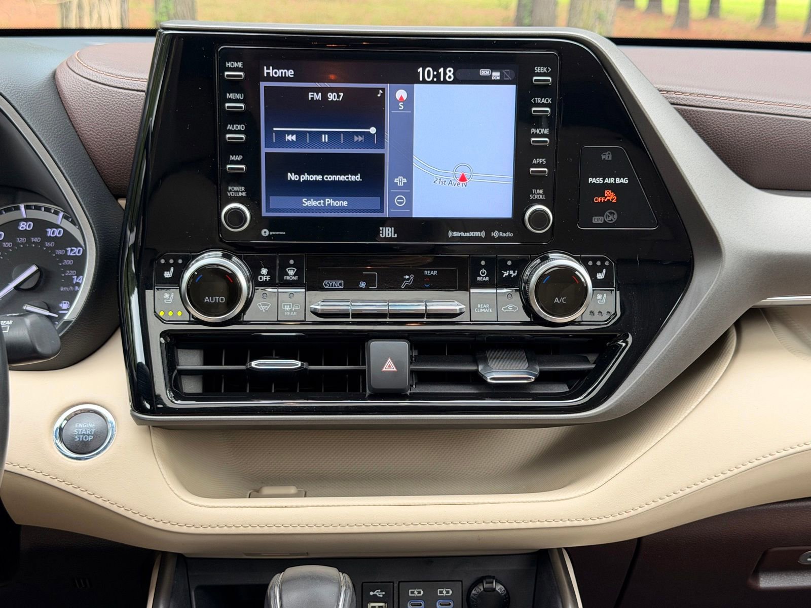 Used 2022 Toyota Highlander Limited FWD image 23