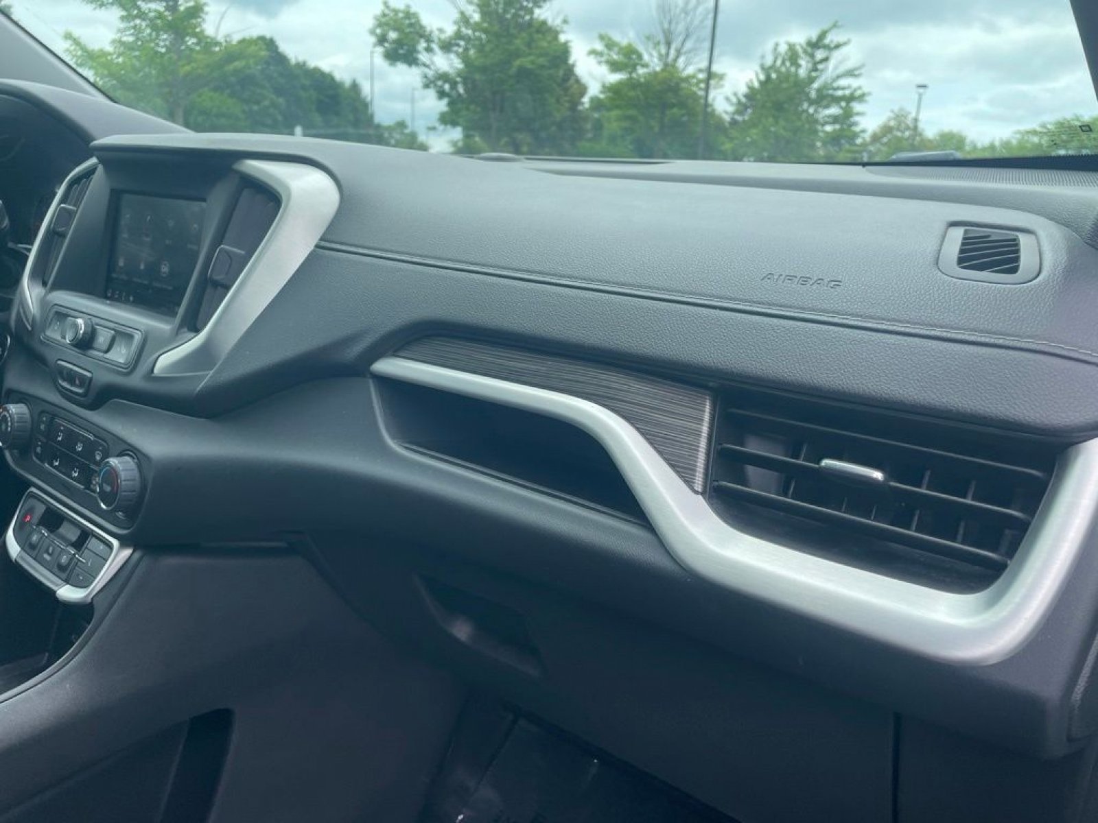 Used 2023 GMC Terrain SLE FWD image 17