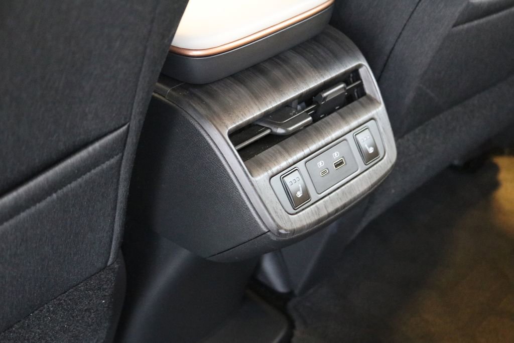 Used 2023 Nissan Ariya AWD image 26