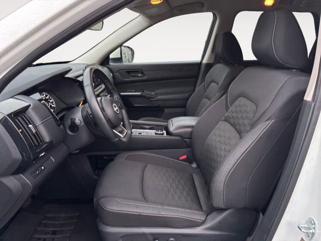 Used 2024 Nissan Pathfinder SV AWD/4WD image 9