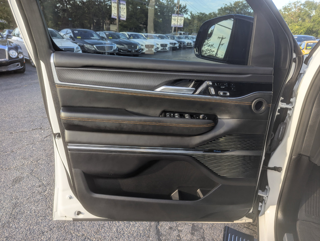 Used 2024 Jeep Grand Wagoneer Series III w/ Rear Seat Video Group 1 image 11