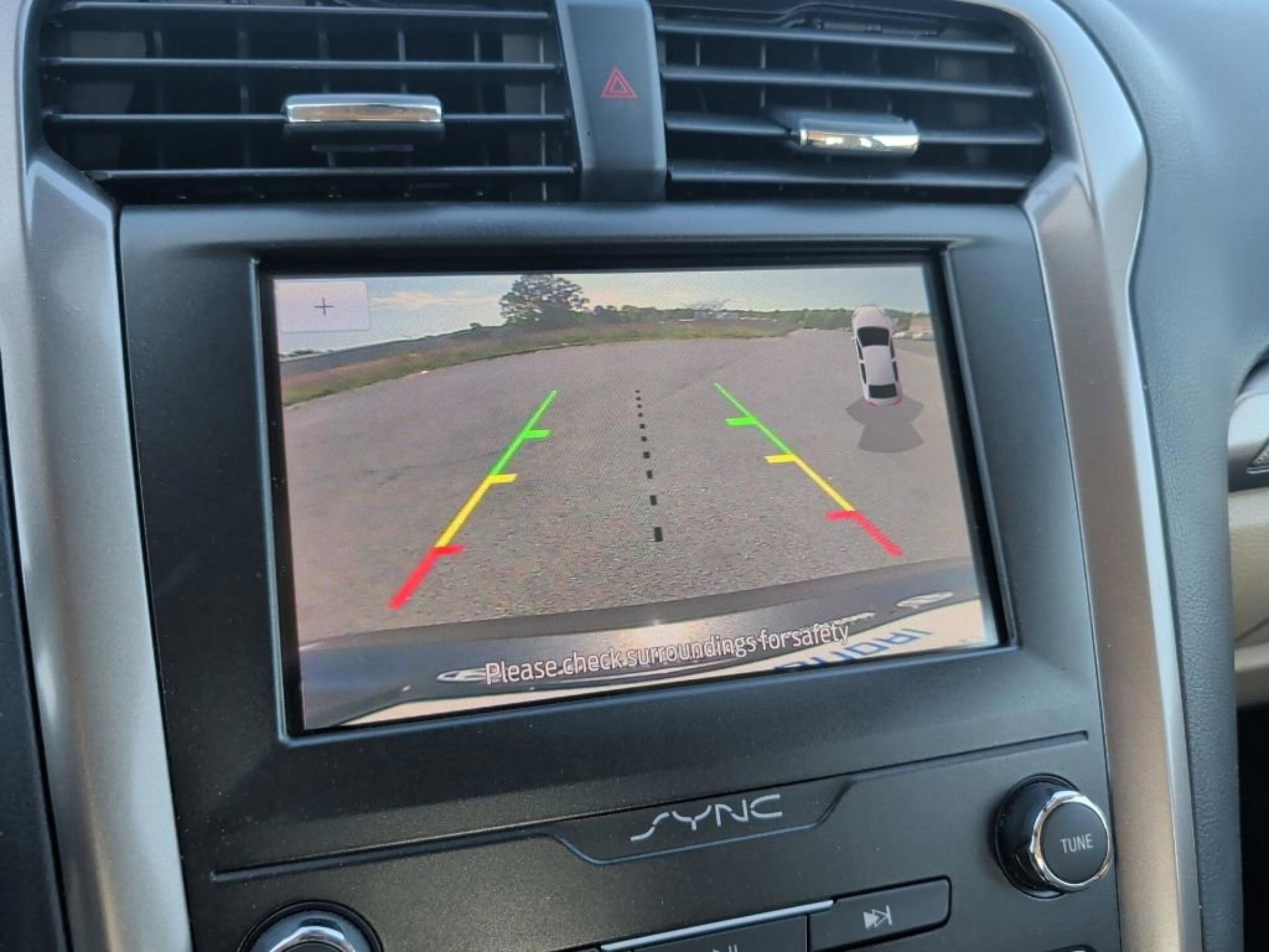 Used 2020 Ford Fusion SE image 23