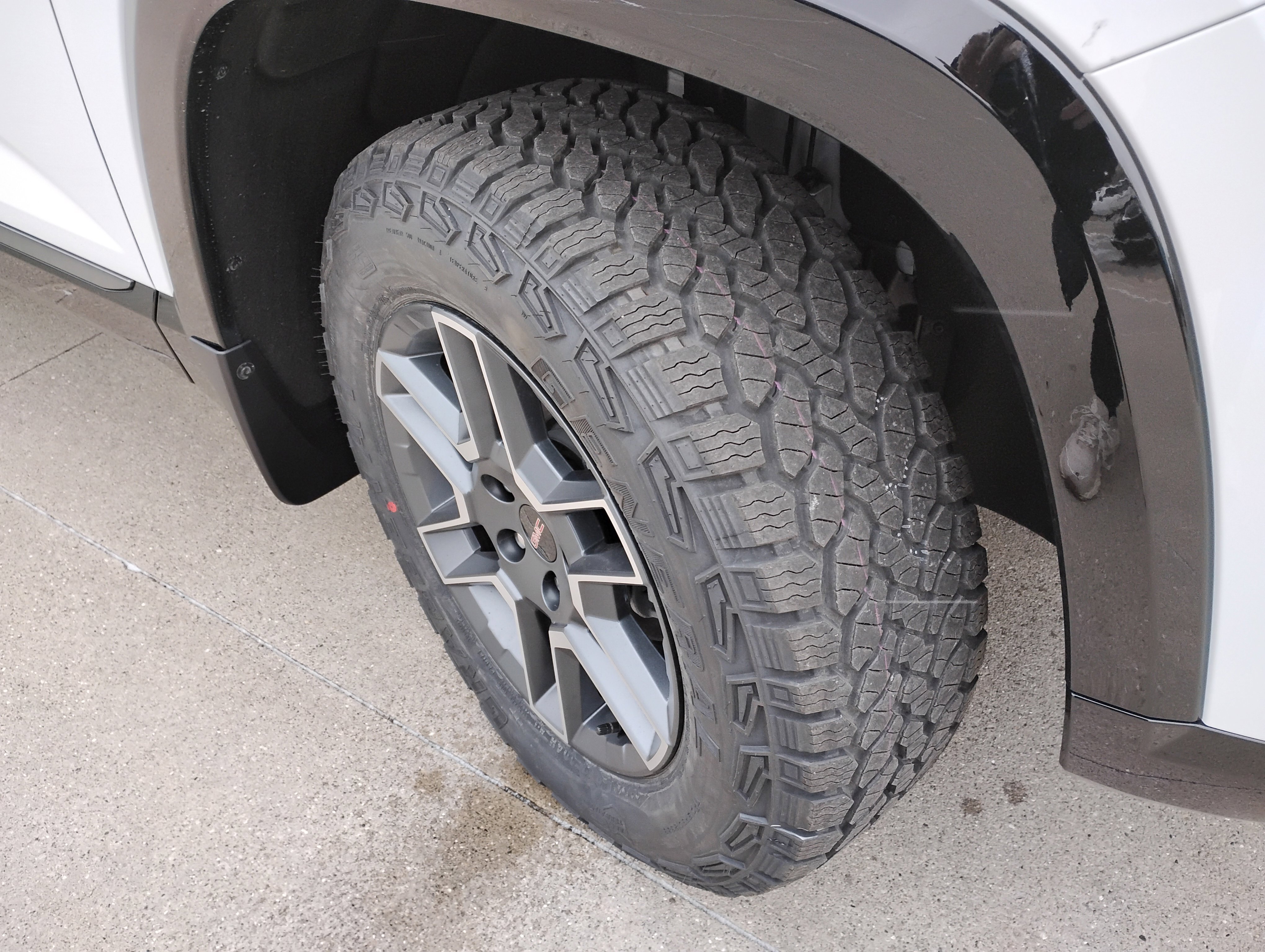 New 2026 GMC Terrain AT4 w/ LPO, Black Badging Package image 29