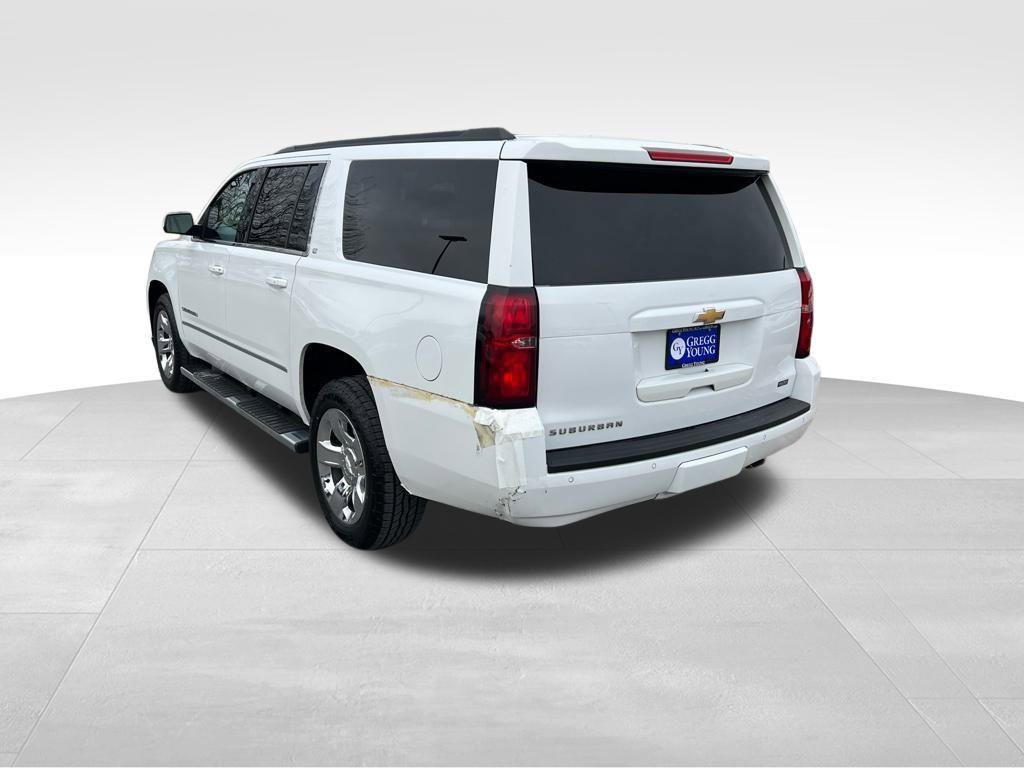 Used 2018 Chevrolet Suburban LT w/ LT Signature Package image 4