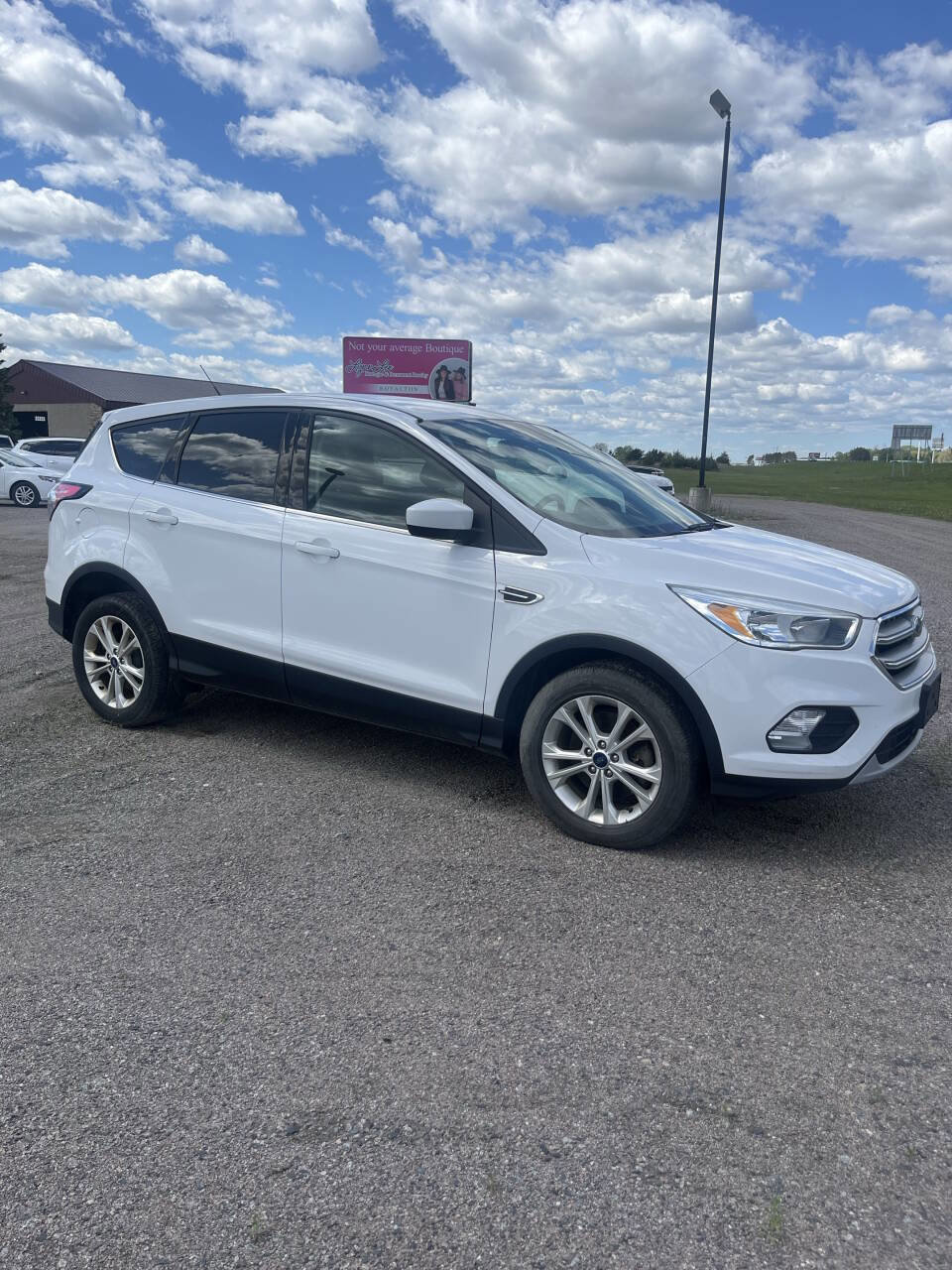 Used 2017 Ford Escape SE image 3