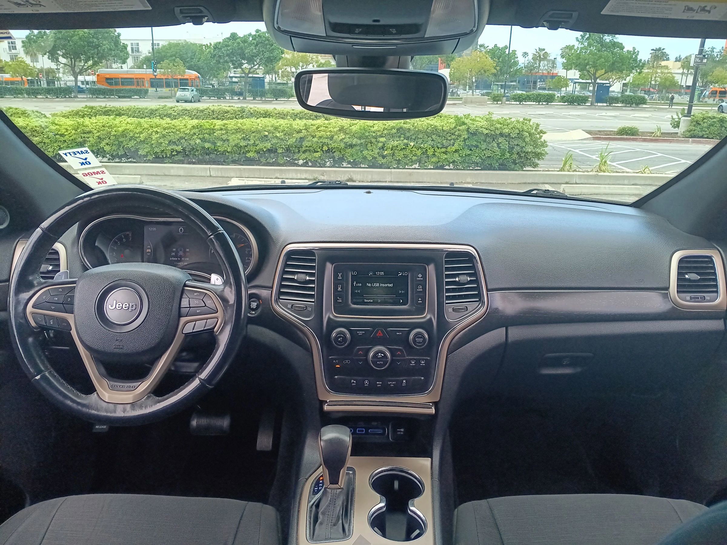 Used 2017 Jeep Grand Cherokee Laredo image 13