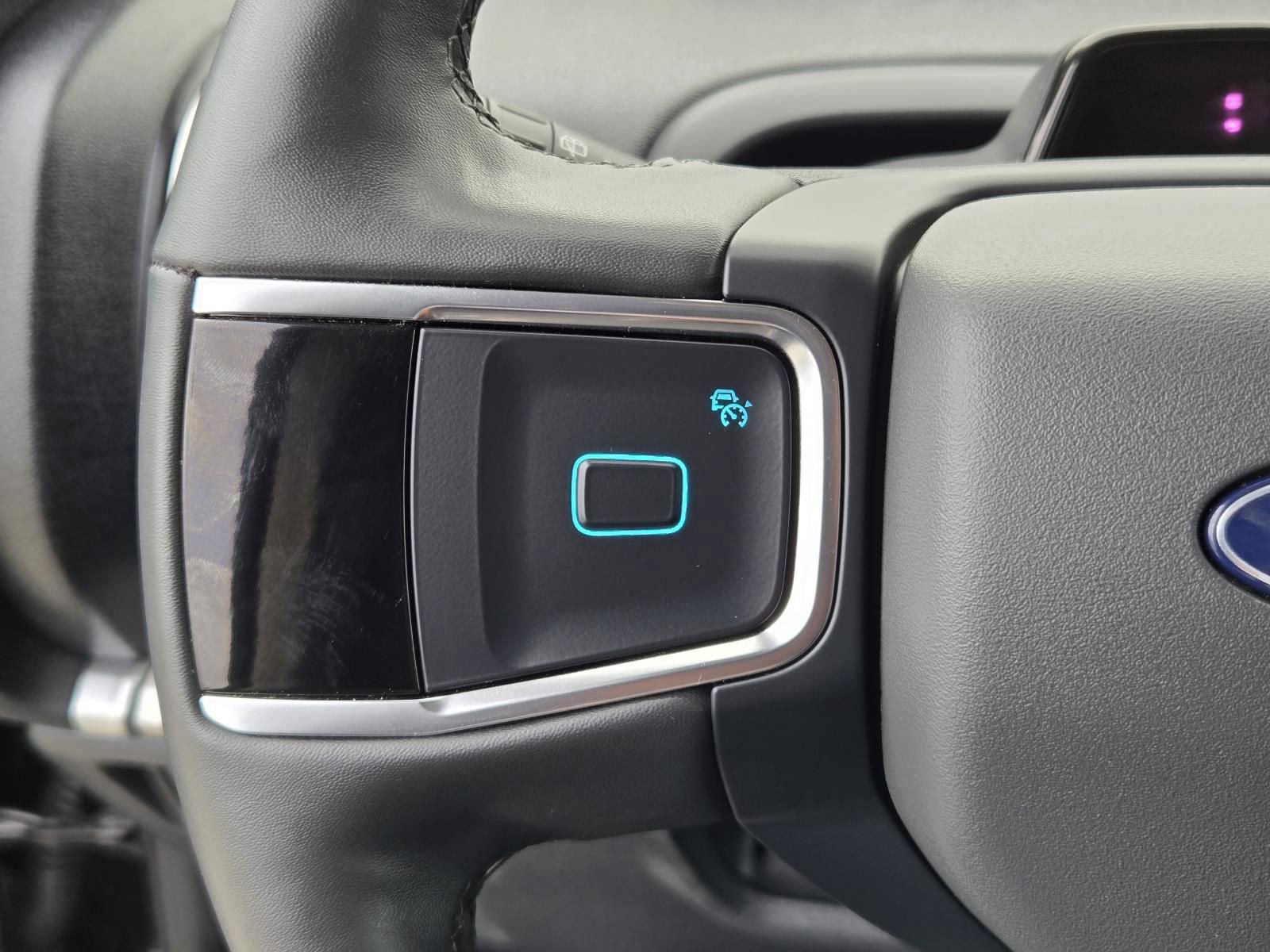 Used 2025 Ford Expedition Active RWD image 17