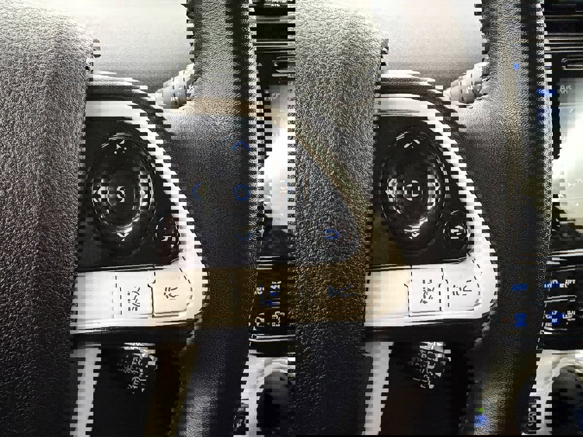 Used 2018 Toyota Prius Three Touring w/ Appearance Package FWD image 11